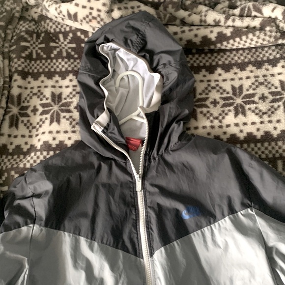 Nike Windbreaker - Picture 1 of 6
